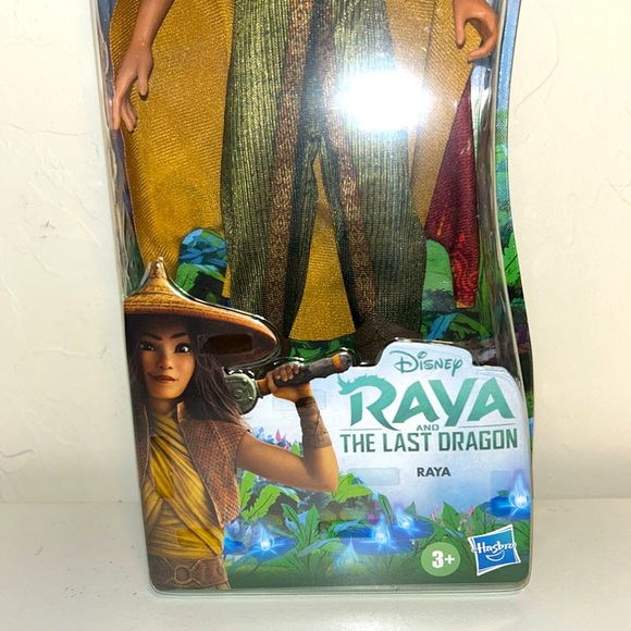 Disney Raya and the Last Dragon Doll - Picture 3 of 8